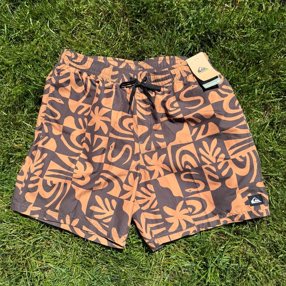 NWT Men’s Quicksilver Swimsuit Swim Trunks Shorts (Men’s XL)